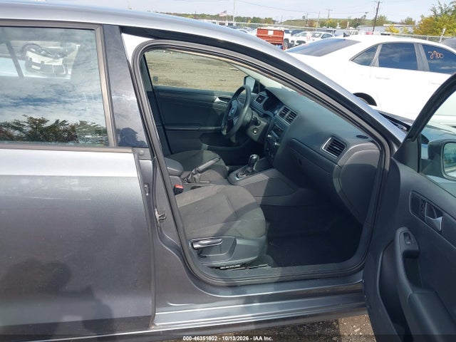 2014 Volkswagen Jetta 2.0l S მანქანა იყიდება აუქციონზე, vin: 3VW2K7AJ1EM256734, აუქციონის ნომერი: 46351802
