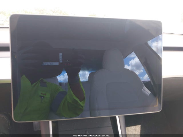 2020 Tesla Model 3 Standard Range Plus Rear-wheel Drive/standard Range Rear-wheel Drive მანქანა იყიდება აუქციონზე, vin: 5YJ3E1EA1LF718197, აუქციონის ნომერი: 46352337