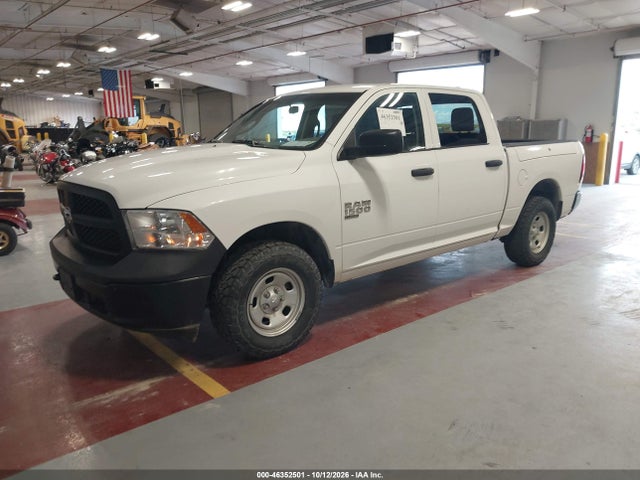 1C6RR7KG4KS680595 RAM 1500 Classic Tradesman 4x4 5&#039;7 Box