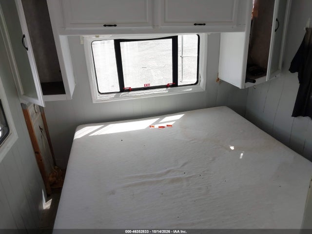 Продажа на аукционе авто 1999 Ford Econoline Motor Home E450 Super Duty Cutwy  Rv, vin: 1FDXE40S2XHA70955, номер лота: 46352833
