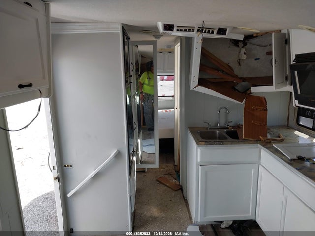 Продажа на аукционе авто 1999 Ford Econoline Motor Home E450 Super Duty Cutwy  Rv, vin: 1FDXE40S2XHA70955, номер лота: 46352833