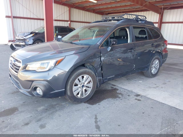 Subaru Outback 2.5i Premium 2018 4S4BSACC6J3201413 Image 2