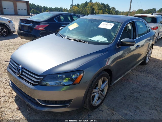 2014 Volkswagen Passat 2.5l Se მანქანა იყიდება აუქციონზე, vin: 1VWBH7A32EC011880, აუქციონის ნომერი: 46353410