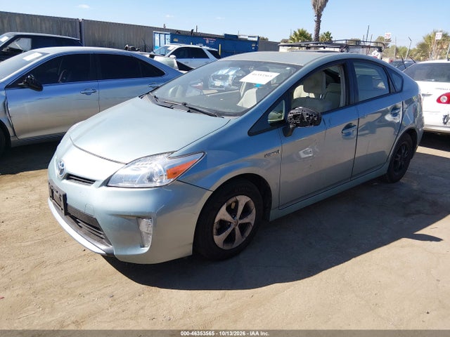 Toyota Prius Three 2015 JTDKN3DU3F1907059 Image 2