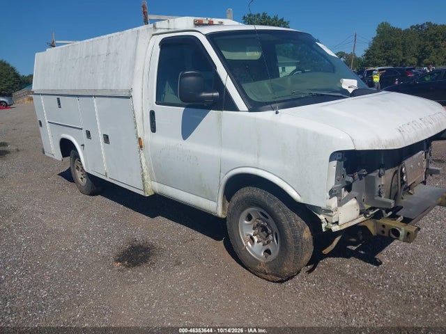 46353644 :رقم المزاد ، 1GBHG31U751210358 vin ، 2005 Chevrolet Express Cutaway مزاد بيع