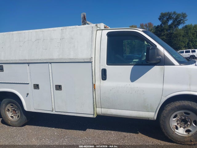 46353644 :رقم المزاد ، 1GBHG31U751210358 vin ، 2005 Chevrolet Express Cutaway مزاد بيع