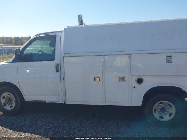 46353644 :رقم المزاد ، 1GBHG31U751210358 vin ، 2005 Chevrolet Express Cutaway مزاد بيع