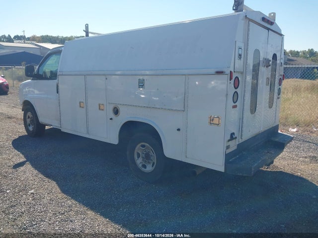 46353644 :رقم المزاد ، 1GBHG31U751210358 vin ، 2005 Chevrolet Express Cutaway مزاد بيع
