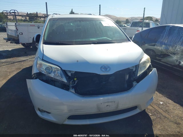 46353787 :رقم المزاد ، 5TDYK3DC8BS037963 vin ، 2011 Toyota Sienna Limited V6 مزاد بيع