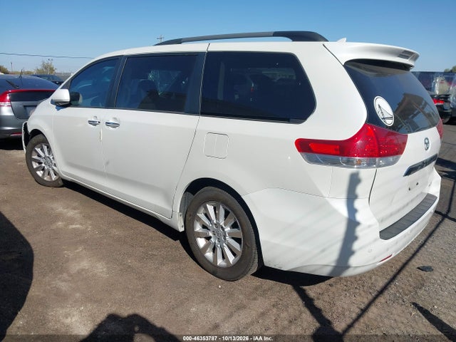 46353787 :رقم المزاد ، 5TDYK3DC8BS037963 vin ، 2011 Toyota Sienna Limited V6 مزاد بيع