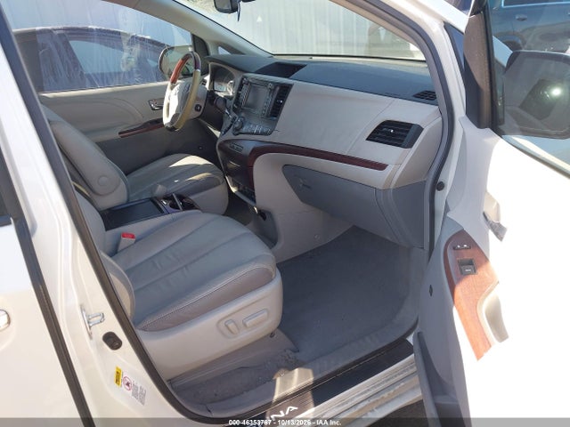 46353787 :رقم المزاد ، 5TDYK3DC8BS037963 vin ، 2011 Toyota Sienna Limited V6 مزاد بيع