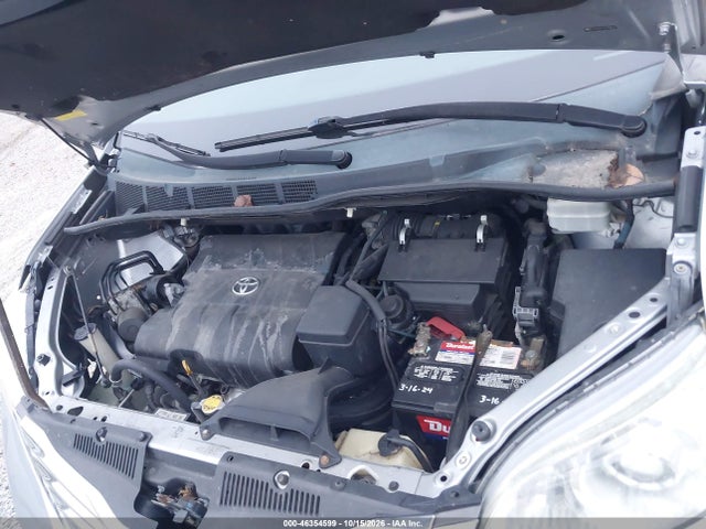 46354599 :رقم المزاد ، 5TDYK3DC5BS066143 vin ، 2011 Toyota Sienna Xle V6 مزاد بيع