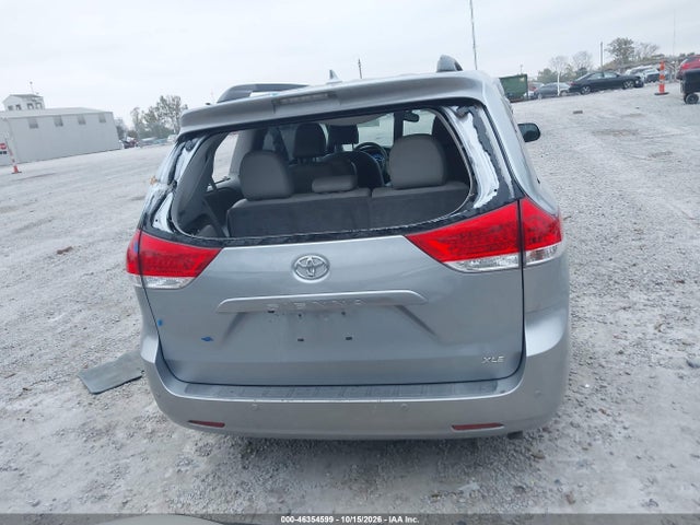 46354599 :رقم المزاد ، 5TDYK3DC5BS066143 vin ، 2011 Toyota Sienna Xle V6 مزاد بيع