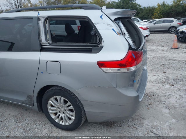 46354599 :رقم المزاد ، 5TDYK3DC5BS066143 vin ، 2011 Toyota Sienna Xle V6 مزاد بيع