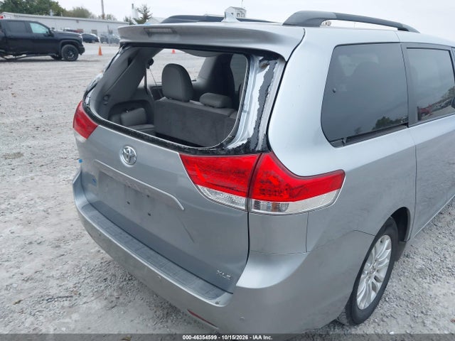 46354599 :رقم المزاد ، 5TDYK3DC5BS066143 vin ، 2011 Toyota Sienna Xle V6 مزاد بيع