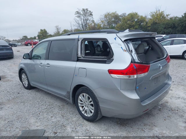 46354599 :رقم المزاد ، 5TDYK3DC5BS066143 vin ، 2011 Toyota Sienna Xle V6 مزاد بيع