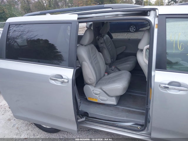 46354599 :رقم المزاد ، 5TDYK3DC5BS066143 vin ، 2011 Toyota Sienna Xle V6 مزاد بيع
