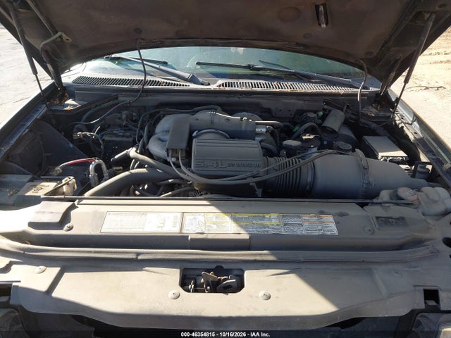 Продажа на аукционе авто 2000 Lincoln Navigator, vin: 5LMFU28A2YLJ25317, номер лота: 46354815