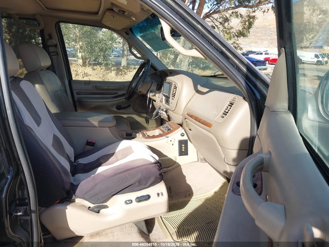 Продажа на аукционе авто 2000 Lincoln Navigator, vin: 5LMFU28A2YLJ25317, номер лота: 46354815