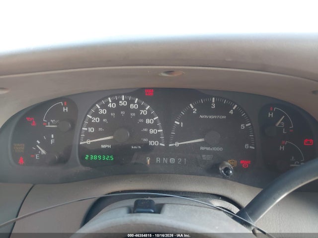 Продажа на аукционе авто 2000 Lincoln Navigator, vin: 5LMFU28A2YLJ25317, номер лота: 46354815