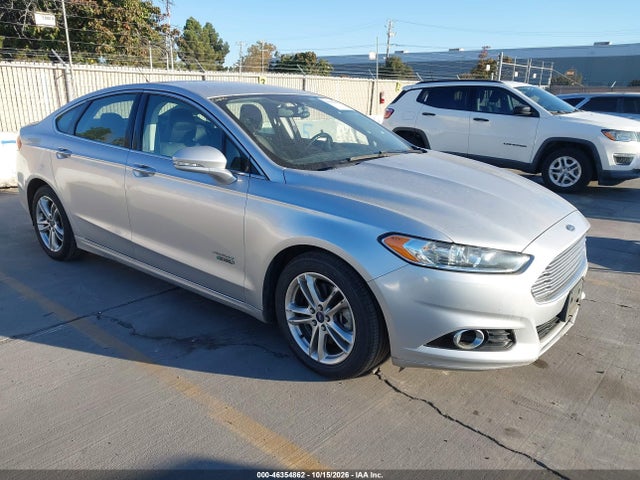 2015 Ford Fusion Energi Titanium მანქანა იყიდება აუქციონზე, vin: 3FA6P0SU5FR247499, აუქციონის ნომერი: 46354862