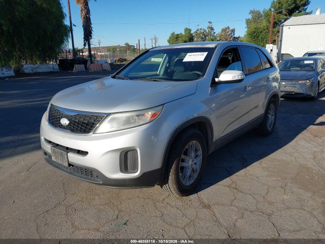 KIA SORENTO LX 2015 5XYKTCA6XFG563273 Image 2