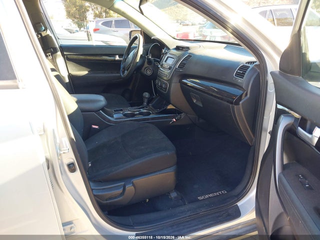 KIA SORENTO LX 2015 5XYKTCA6XFG563273 Image 5