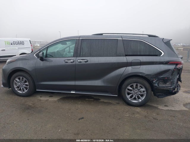 5TDYRKEC2SS259967 Toyota Sienna Xle/xle 8 Passenger