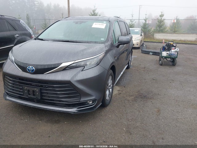 5TDYRKEC2SS259967 Toyota Sienna Xle/xle 8 Passenger