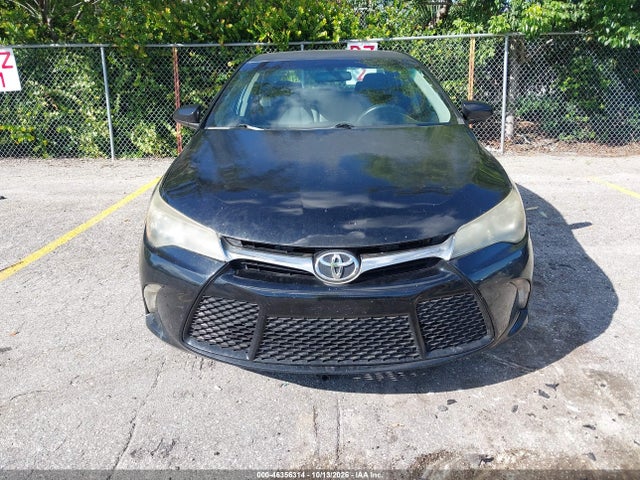 46356314 :رقم المزاد ، 4T1BF1FKXFU975057 vin ، 2015 Toyota Camry Se مزاد بيع