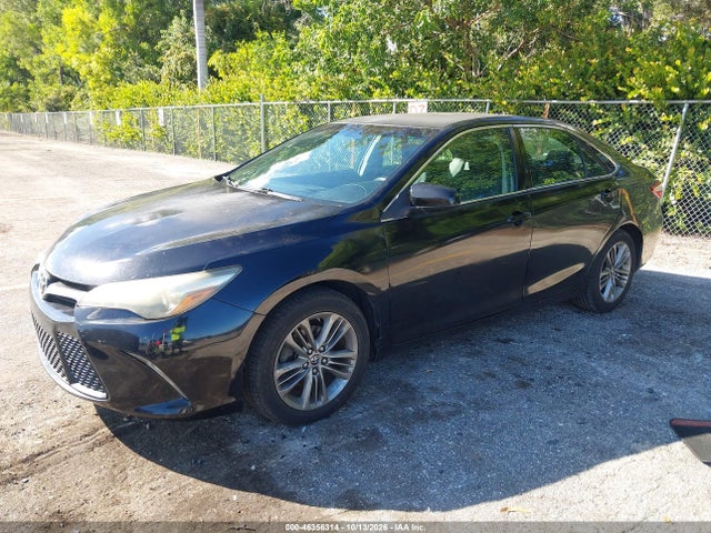 46356314 :رقم المزاد ، 4T1BF1FKXFU975057 vin ، 2015 Toyota Camry Se مزاد بيع
