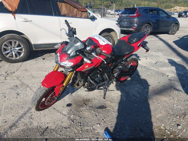 Kawasaki ZR900 2022 JKAZR2F1XNA041126 Image 2