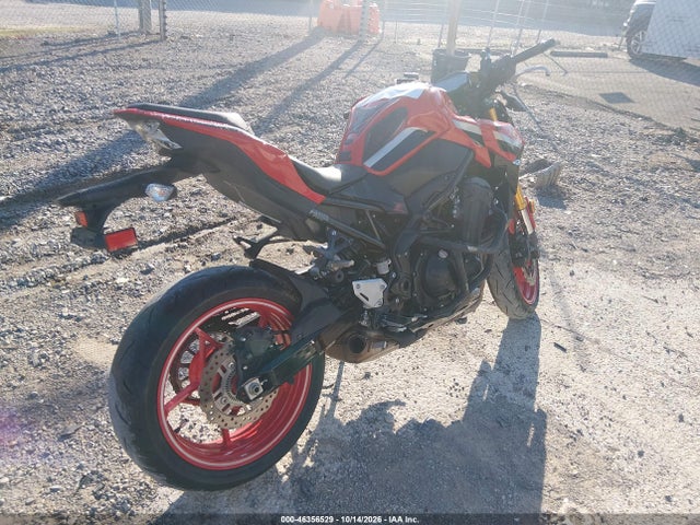 Kawasaki ZR900 2022 JKAZR2F1XNA041126 Image 4