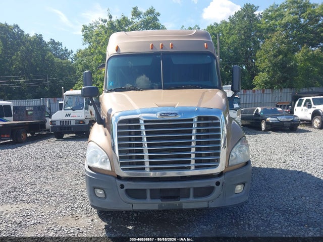 46356917 :رقم المزاد ، 3AKJGHDV4ESFU9730 vin ، 2014 Freightliner Cascadia 113 مزاد بيع