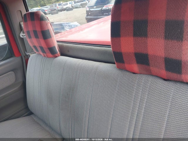 46358201 :رقم المزاد ، 1N6DD21S3YC427908 vin ، 2000 Nissan Frontier Xe مزاد بيع