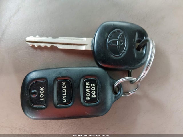 46358425 :رقم المزاد ، 4T3ZF13C3YU292218 vin ، 2000 Toyota Sienna Le/xle مزاد بيع