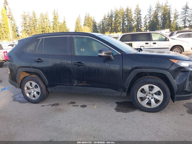 2T3G1RFV9MC150310 Toyota RAV4 LE