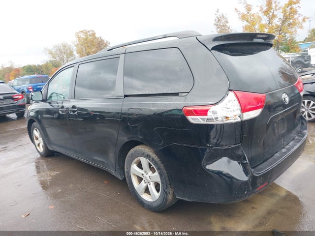 46362092 :رقم المزاد ، 5TDKK3DC8BS164220 vin ، 2011 Toyota Sienna Le V6 مزاد بيع