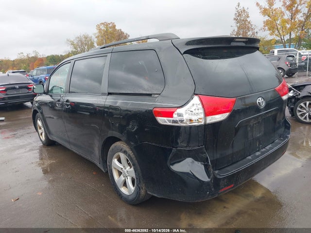 46362092 :رقم المزاد ، 5TDKK3DC8BS164220 vin ، 2011 Toyota Sienna Le V6 مزاد بيع