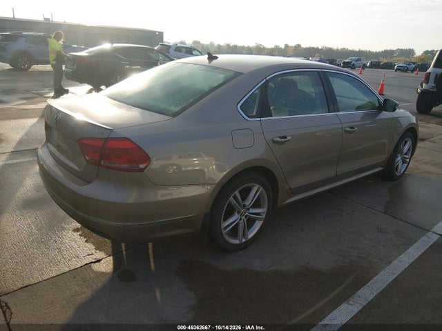 1VWCS7A32FC075229 Volkswagen Passat 1.8t Sel Premium