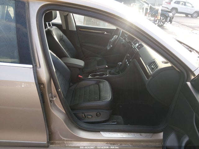1VWCS7A32FC075229 Volkswagen Passat 1.8t Sel Premium