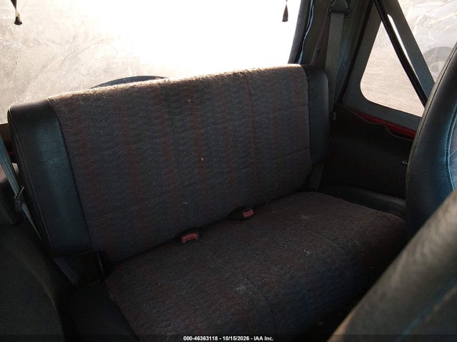 Продажа на аукционе авто 2000 Jeep Wrangler Se, vin: 1J4FA29PXYP724035, номер лота: 46363118