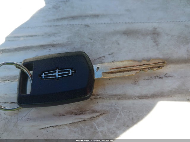 46363247 :رقم المزاد ، 1LNHM82W05Y611836 vin ، 2005 Lincoln Town Car Signature Limited مزاد بيع