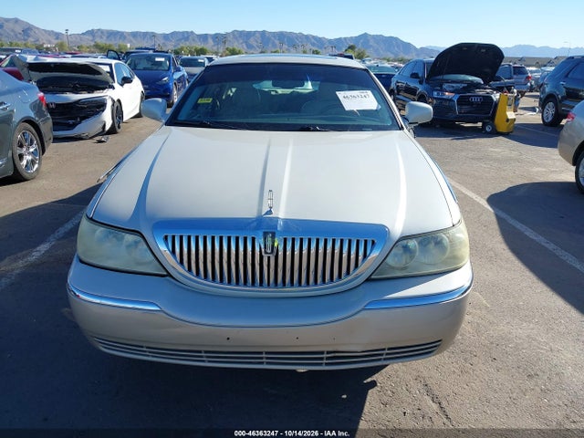 46363247 :رقم المزاد ، 1LNHM82W05Y611836 vin ، 2005 Lincoln Town Car Signature Limited مزاد بيع