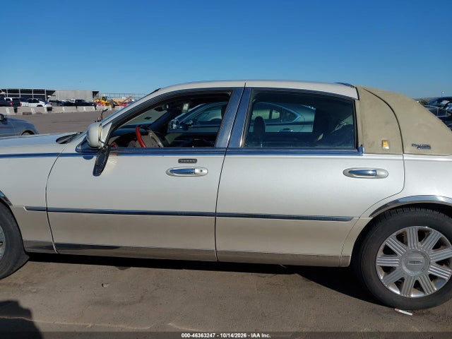 46363247 :رقم المزاد ، 1LNHM82W05Y611836 vin ، 2005 Lincoln Town Car Signature Limited مزاد بيع