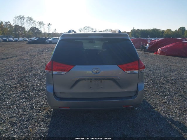 46363723 :رقم المزاد ، 5TDKK3DCXES495028 vin ، 2014 Toyota Sienna Le V6 8 Passenger مزاد بيع