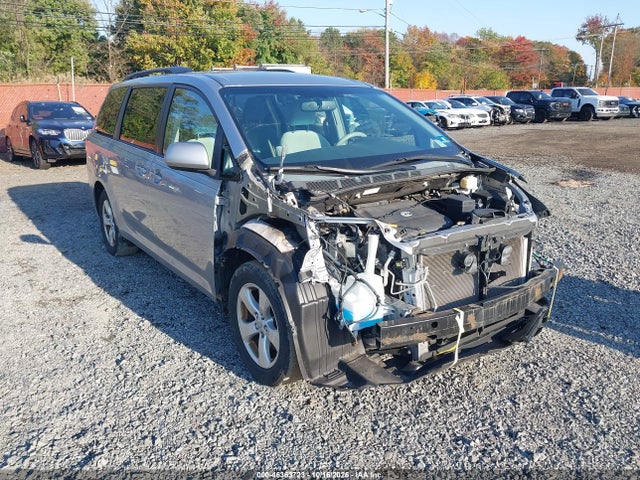 46363723 :رقم المزاد ، 5TDKK3DCXES495028 vin ، 2014 Toyota Sienna Le V6 8 Passenger مزاد بيع