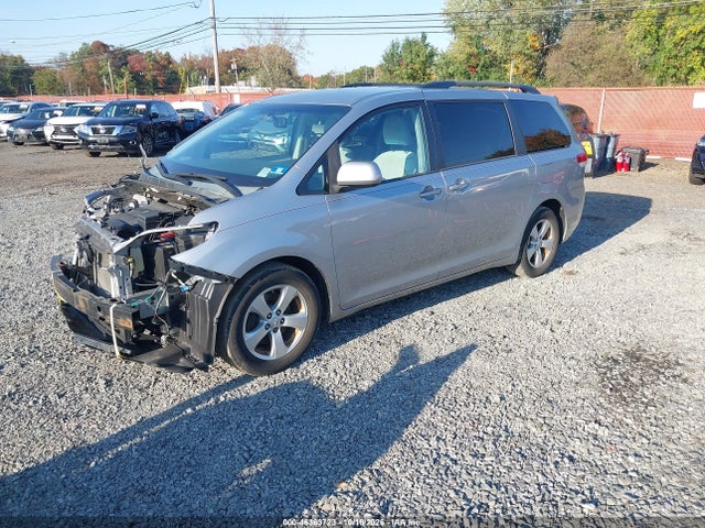 46363723 :رقم المزاد ، 5TDKK3DCXES495028 vin ، 2014 Toyota Sienna Le V6 8 Passenger مزاد بيع