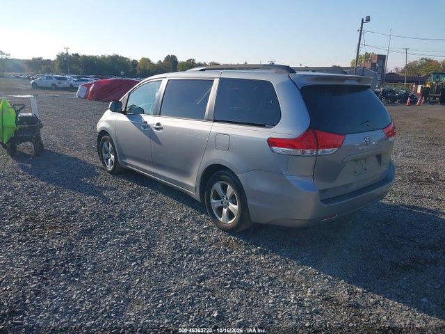 46363723 :رقم المزاد ، 5TDKK3DCXES495028 vin ، 2014 Toyota Sienna Le V6 8 Passenger مزاد بيع