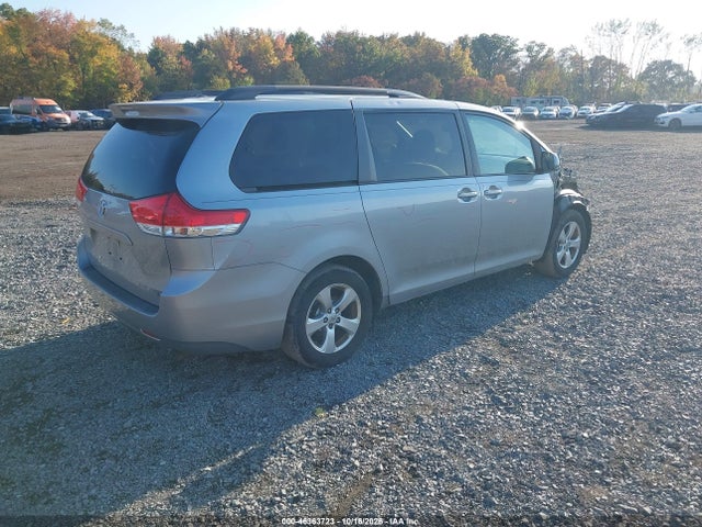 46363723 :رقم المزاد ، 5TDKK3DCXES495028 vin ، 2014 Toyota Sienna Le V6 8 Passenger مزاد بيع